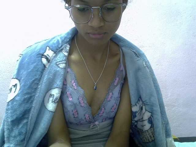 Yalane live cam on BongaCams