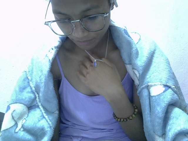 Yalane live cam on BongaCams