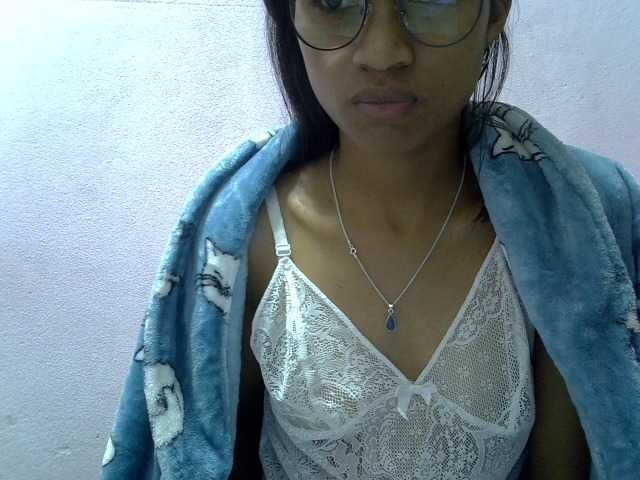 Yalane live cam on BongaCams