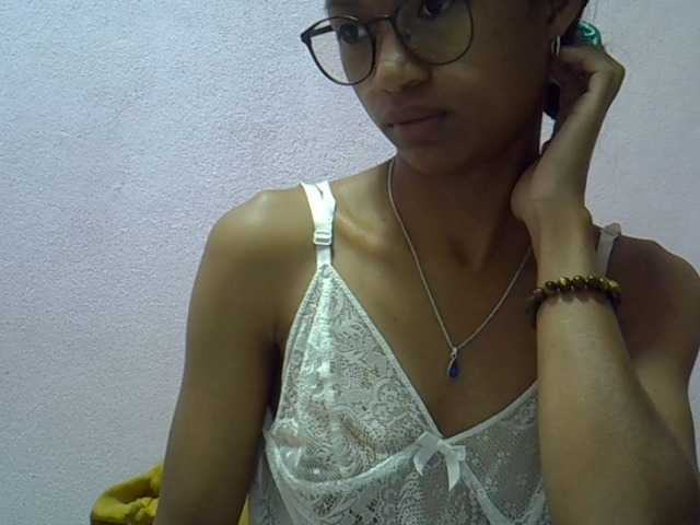 Yalane live cam on BongaCams