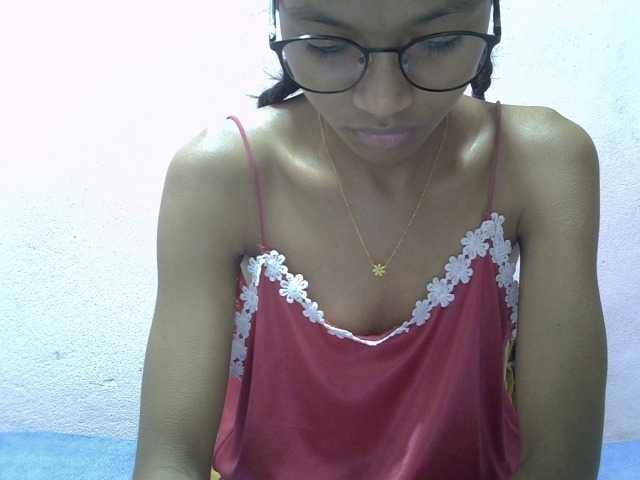 Yalane live cam on BongaCams
