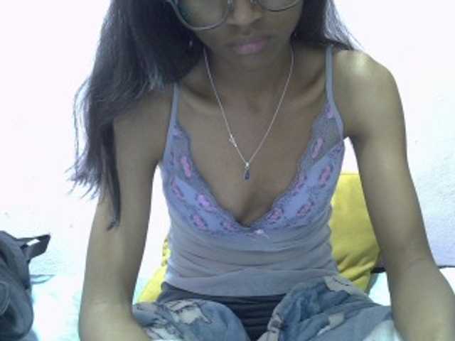 Yalane live cam on BongaCams