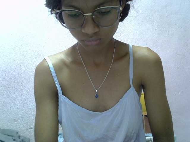 Yalane live cam on BongaCams