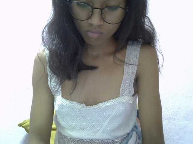 Yalane live cam on BongaCams
