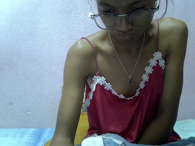 Yalane live cam on BongaCams