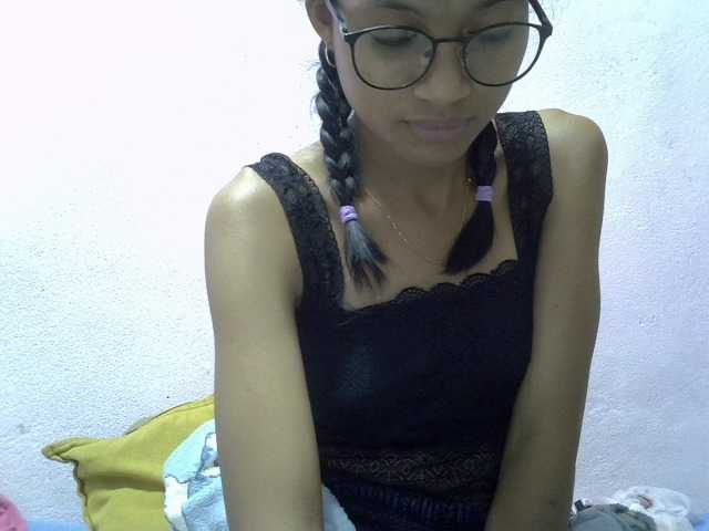 Yalane live cam on BongaCams