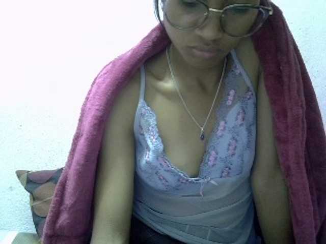 Yalane live cam on BongaCams