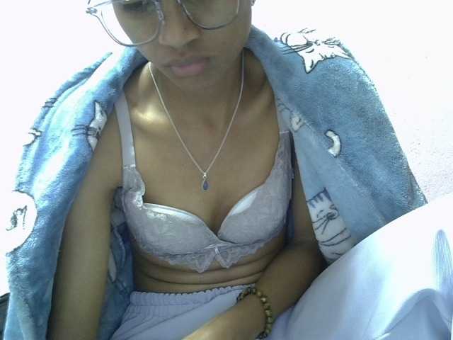 Yalane live cam on BongaCams
