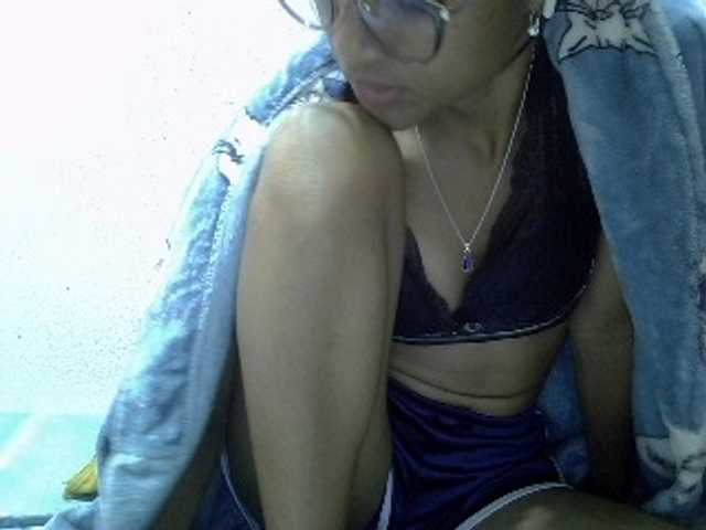 Yalane live cam on BongaCams