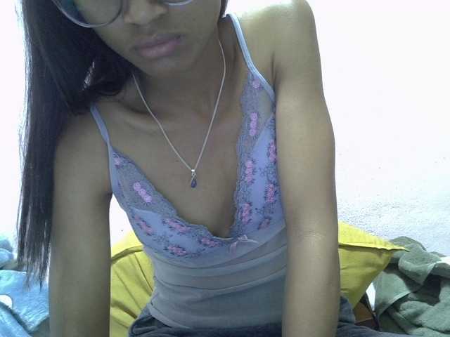 Yalane live cam on BongaCams