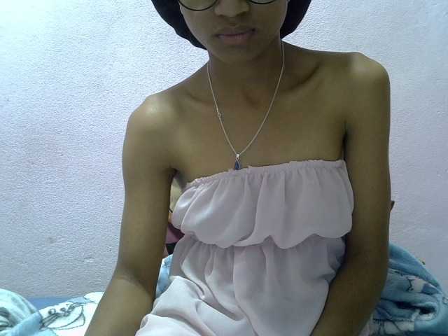 Yalane live cam on BongaCams