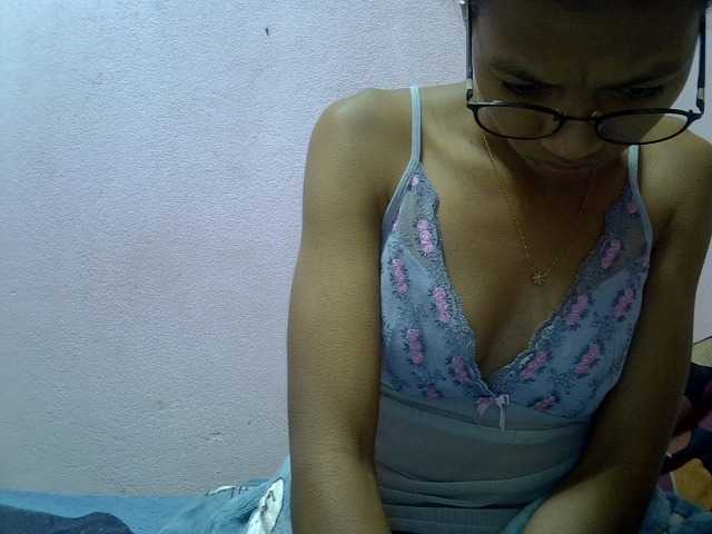 Yalane live cam on BongaCams