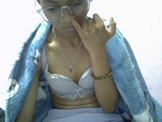 Yalane live cam on BongaCams