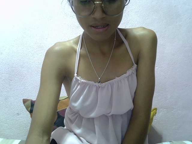 Yalane live cam on BongaCams