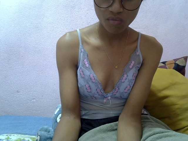 Yalane live cam on BongaCams