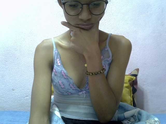 Yalane live cam on BongaCams