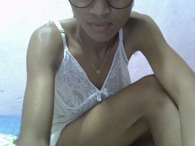 Yalane live cam on BongaCams