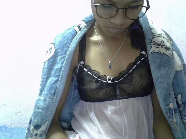 Yalane live cam on BongaCams