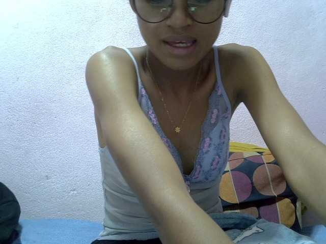 Yalane live cam on BongaCams