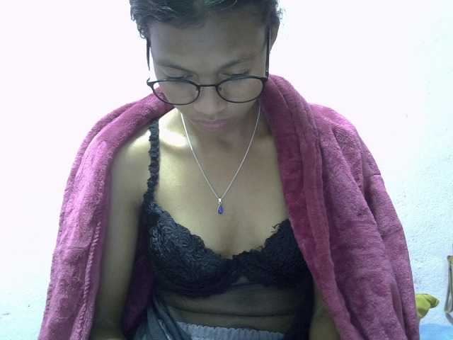 Yalane live cam on BongaCams