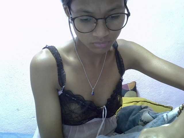 Yalane live cam on BongaCams