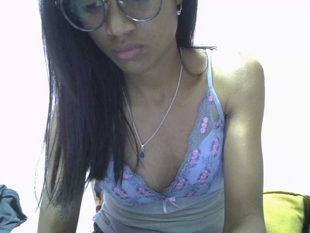 Yalane live cam on BongaCams