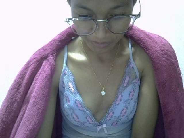 Yalane live cam on BongaCams