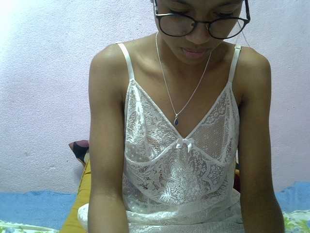 Yalane live cam on BongaCams