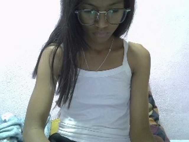 Yalane live cam on BongaCams
