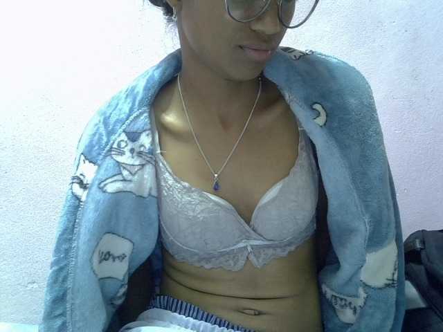 Yalane live cam on BongaCams