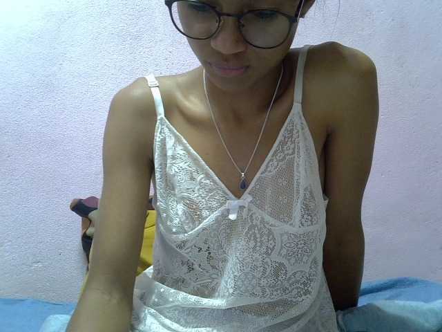 Yalane live cam on BongaCams