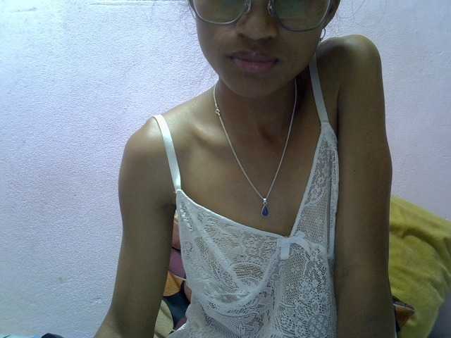 Yalane live cam on BongaCams