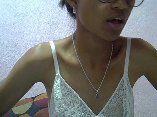 Yalane live cam on BongaCams