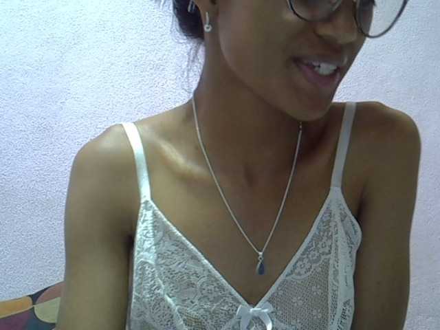 Yalane live cam on BongaCams