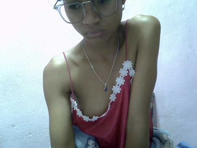 Yalane live cam on BongaCams