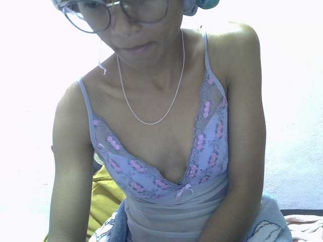 Yalane live cam on BongaCams
