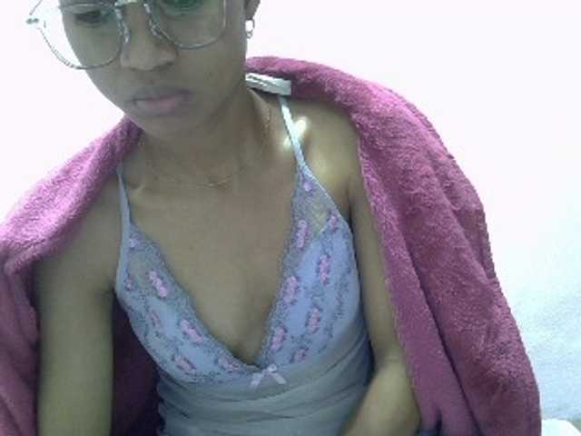 Yalane live cam on BongaCams