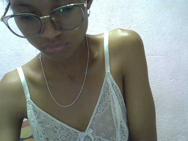 Yalane live cam on BongaCams