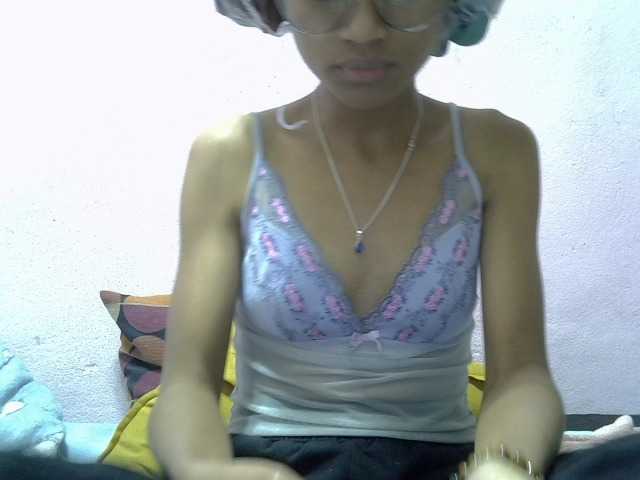 Yalane live cam on BongaCams