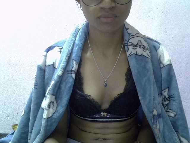 Yalane live cam on BongaCams