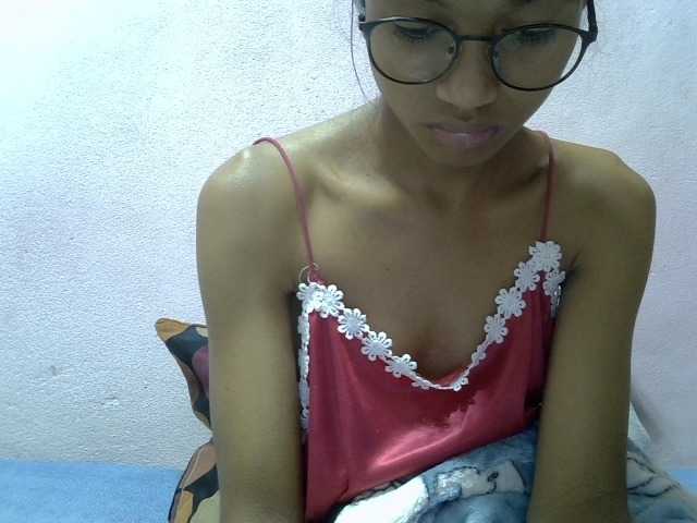 Yalane live cam on BongaCams
