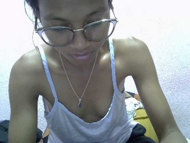 Yalane live cam on BongaCams