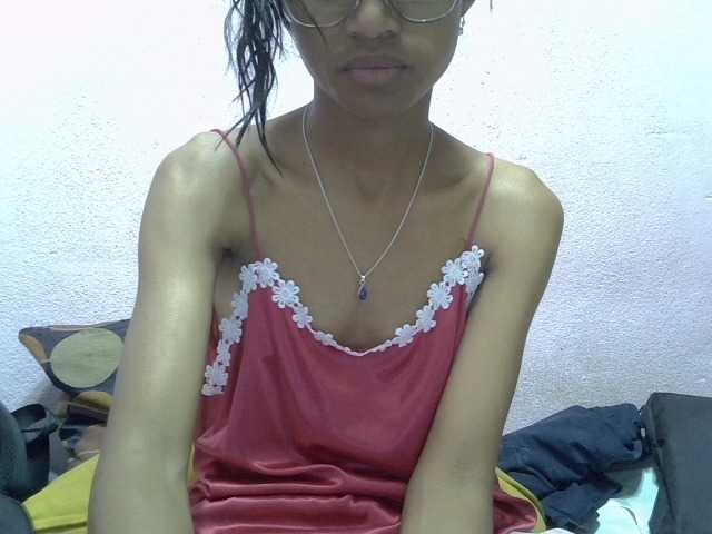 Yalane live cam on BongaCams