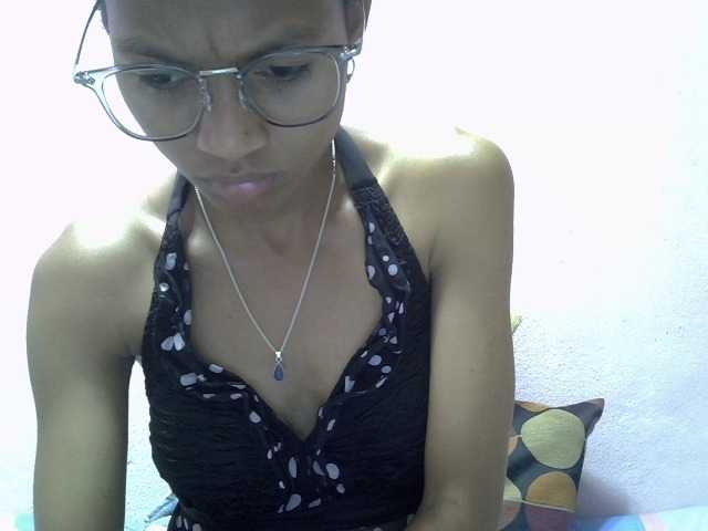 Yalane live cam on BongaCams