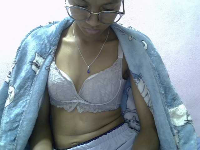 Yalane live cam on BongaCams