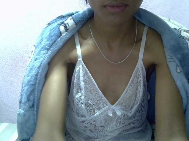 Yalane, en directo ahora en BongaCams
