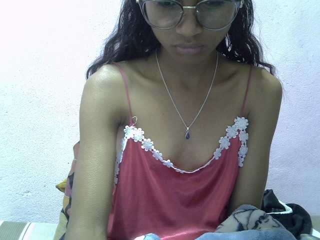 Yalane live cam on BongaCams