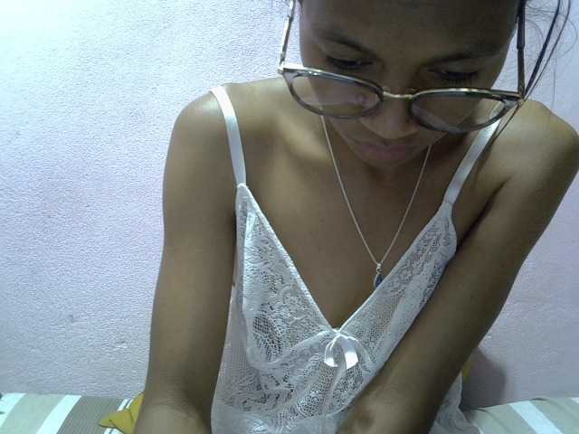 Yalane live cam on BongaCams