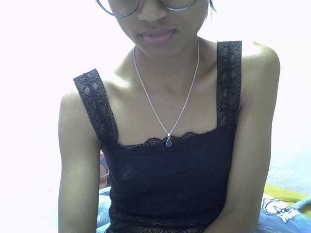 Yalane live cam on BongaCams