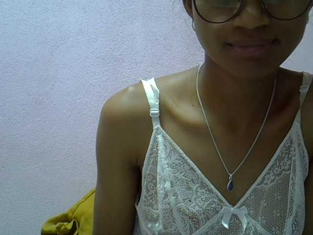 Yalane live cam on BongaCams